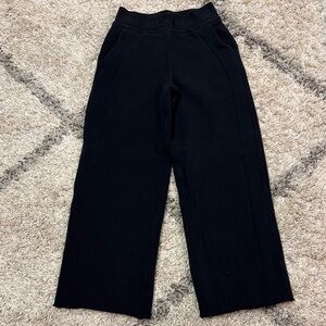 Lululemon scuba jogger - size 2 - missing drawstring and been hemmed with raw